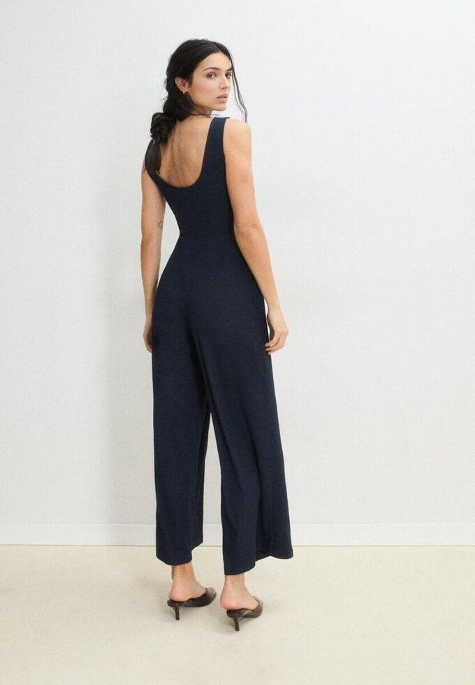 Langer, ärmelloser, gerader Jumpsuit Langer, ärmelloser, gerader Jumpsuit