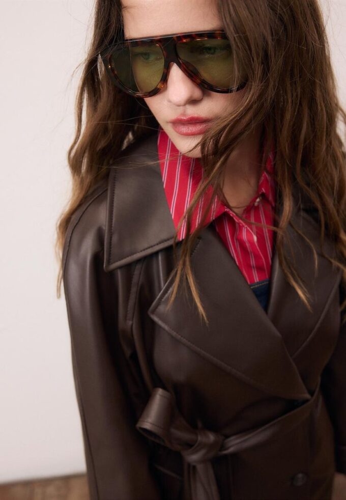 Langer Trenchcoat aus Kunstleder