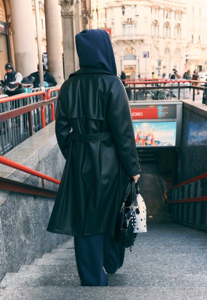Langer Trenchcoat aus Kunstleder
