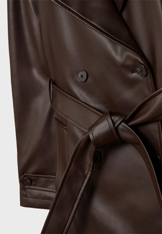Langer Trenchcoat aus Kunstleder