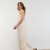 Langes Crêpe-Kleid mit Perlenverzierten Trägern Langes Crêpe-Kleid mit Perlenverzierten Trägern