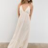 Langes Crêpe-Kleid mit Perlenverzierten Trägern Langes Crêpe-Kleid mit Perlenverzierten Trägern