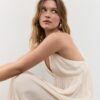 Langes Crêpe-Kleid mit Perlenverzierten Trägern Langes Crêpe-Kleid mit Perlenverzierten Trägern