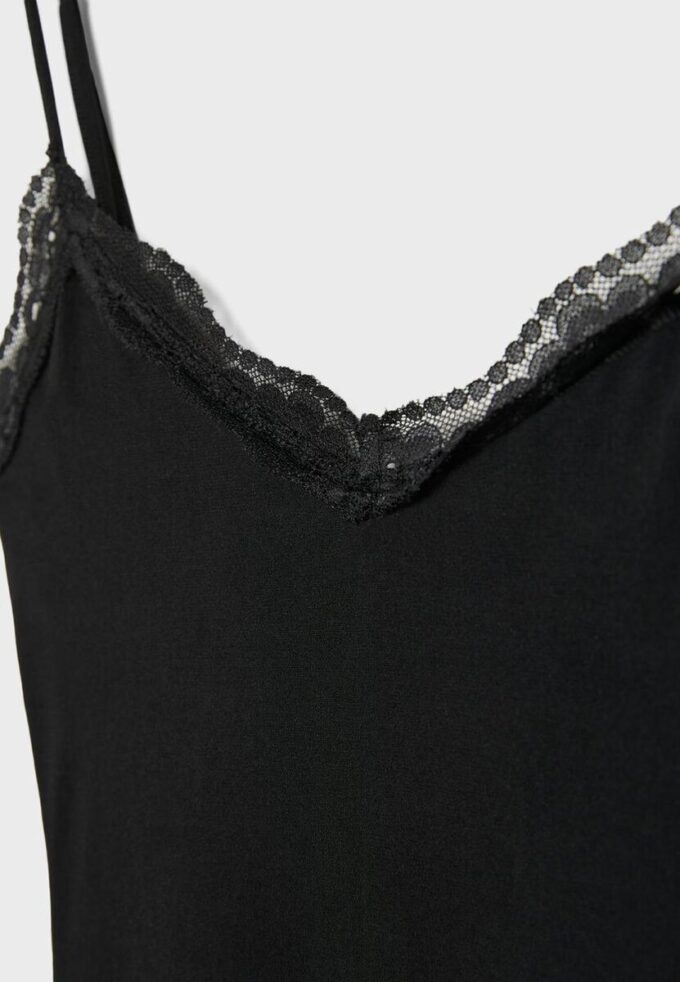 Langes Kleid aus Spitzenstrick