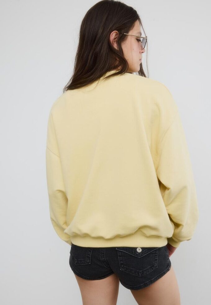 Langärmliges Sweatshirt mit Rundhalsausschnitt und Aufdruck Langärmliges Sweatshirt mit Rundhalsausschnitt und Aufdruck
