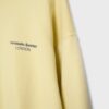 Langärmliges Sweatshirt mit Rundhalsausschnitt und Aufdruck Langärmliges Sweatshirt mit Rundhalsausschnitt und Aufdruck