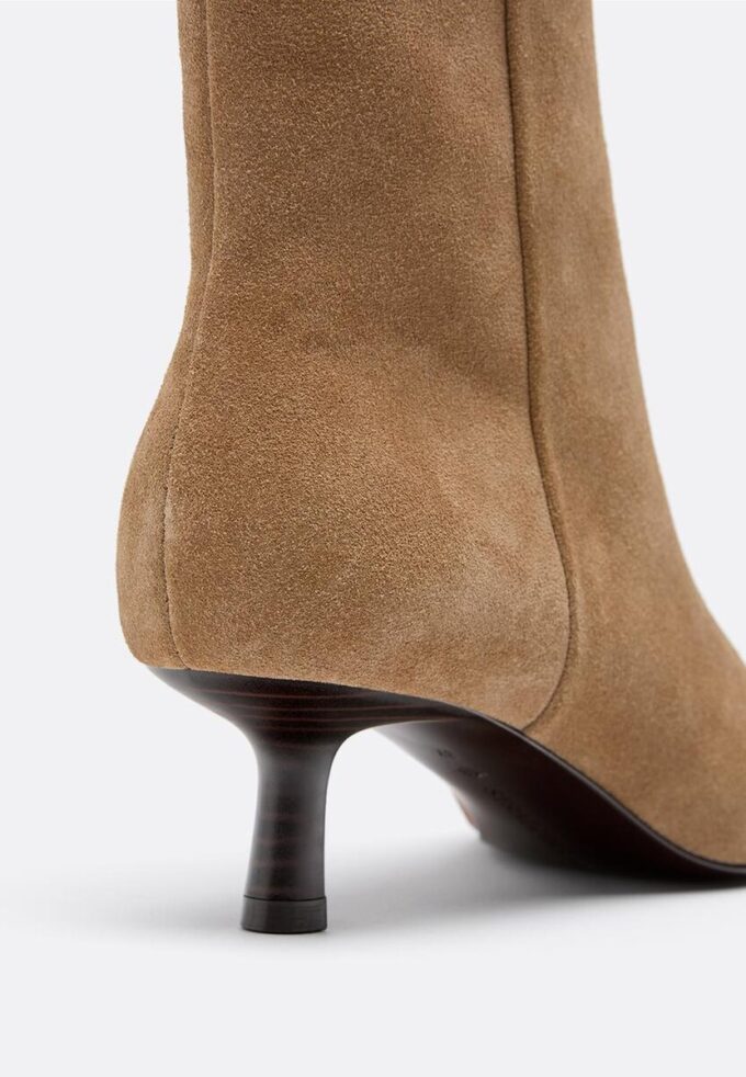 Leder-Stiefeletten mit Kitten-Heel