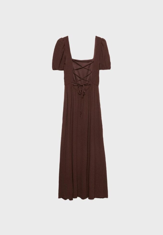 Lockeres Maxikleid mit gekreuztem Rücken Lockeres Maxikleid mit gekreuztem Rücken