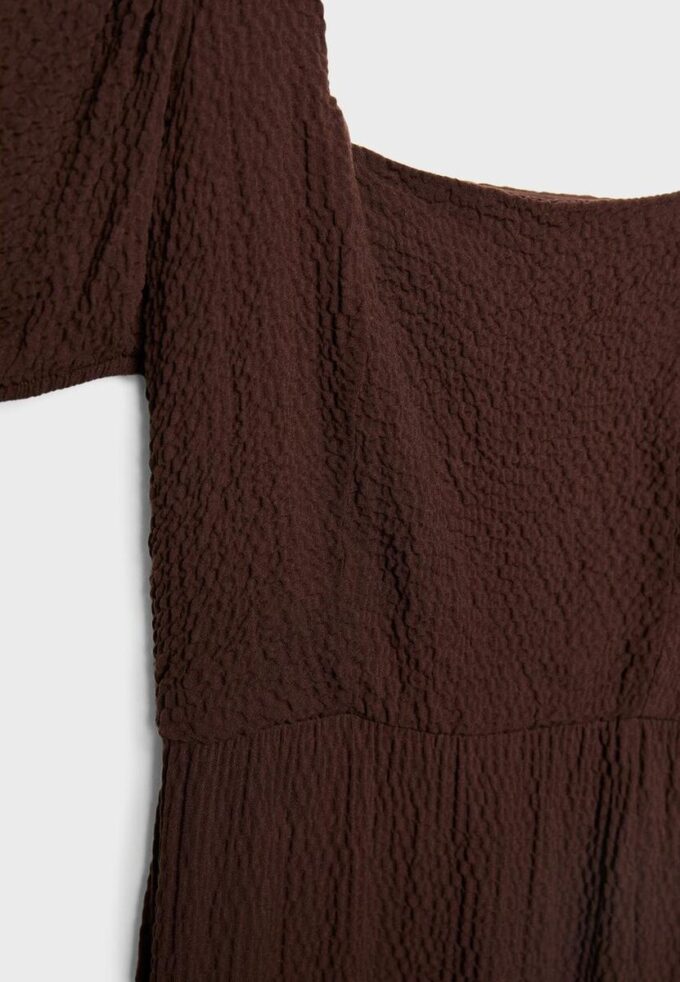 Lockeres Maxikleid mit gekreuztem Rücken Lockeres Maxikleid mit gekreuztem Rücken