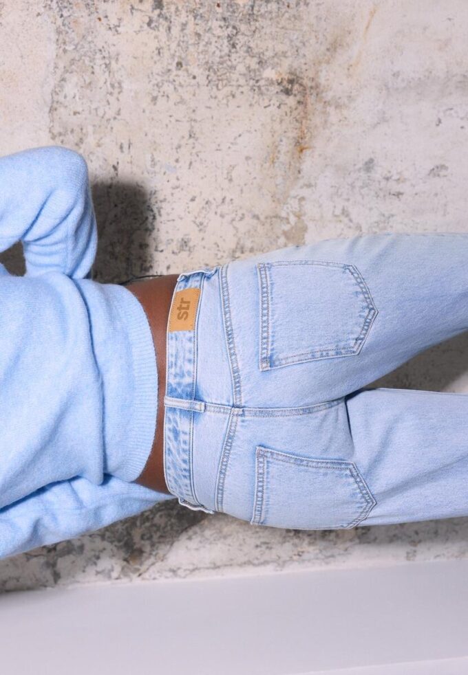 Low-Rise-Jeans mit geradem Bein Low-Rise-Jeans mit geradem Bein