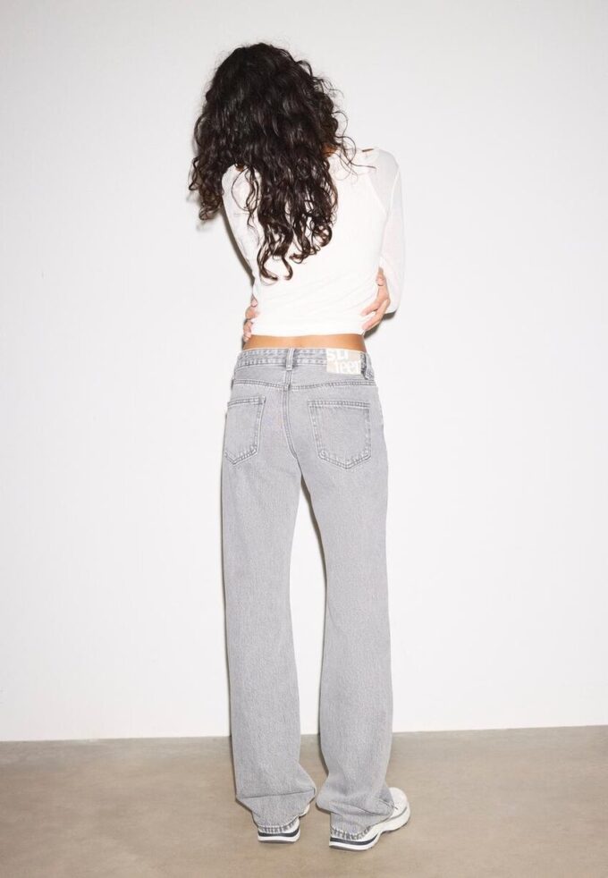 Low-Rise-Jeans mit geradem Bein Low-Rise-Jeans mit geradem Bein