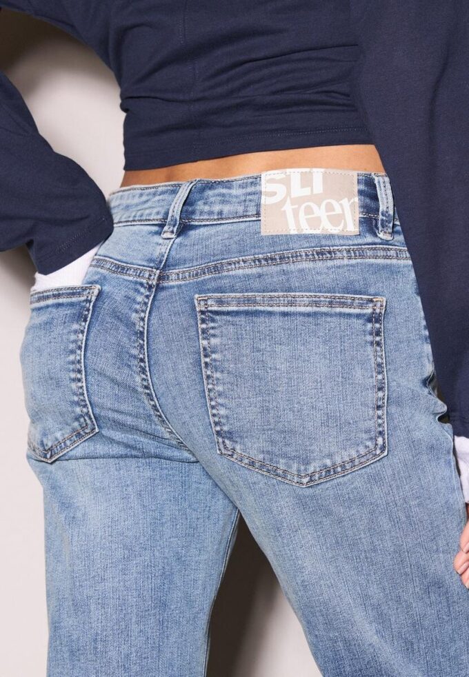 Low-Rise-Jeans mit Schlag Low-Rise-Jeans mit Schlag