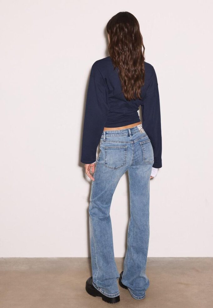 Low-Rise-Jeans mit Schlag Low-Rise-Jeans mit Schlag