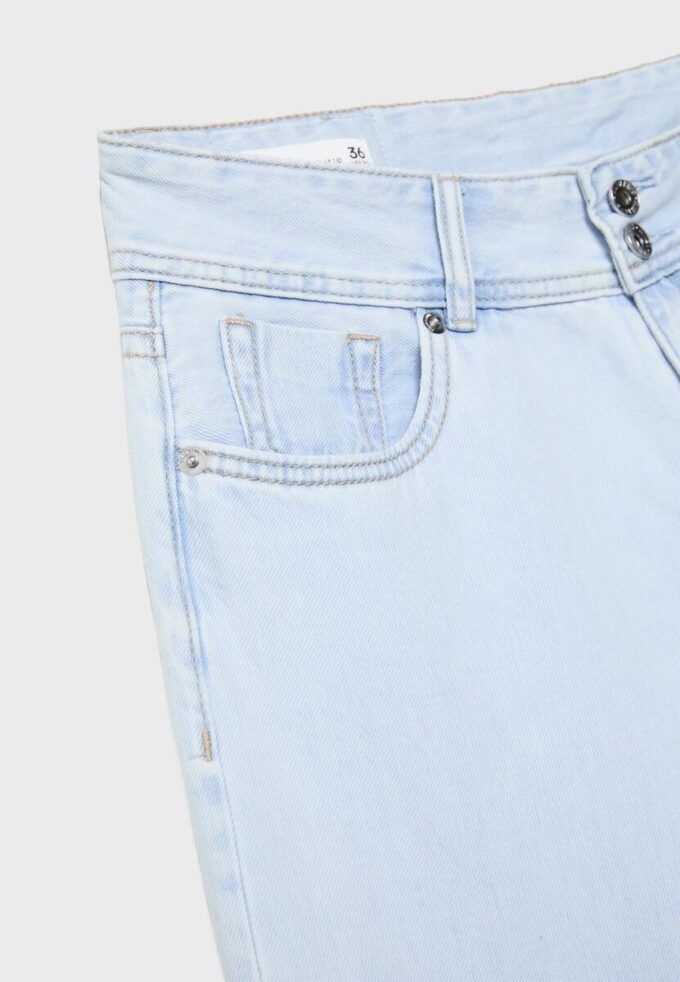 Low-Rise-Jeans mit zwei Knöpfen Low-Rise-Jeans mit zwei Knöpfen
