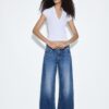 Low-Rise-Jeans mit zwei Knöpfen Low-Rise-Jeans mit zwei Knöpfen