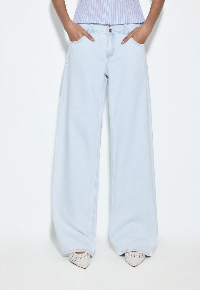Low-Rise-Jeans mit zwei Knöpfen Low-Rise-Jeans mit zwei Knöpfen