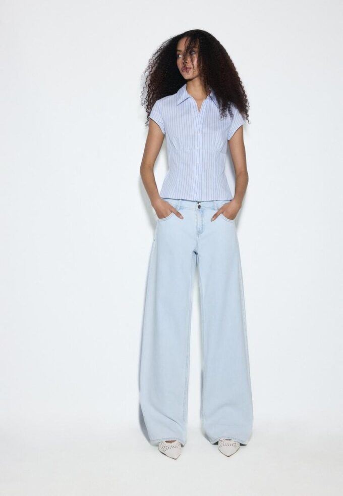 Low-Rise-Jeans mit zwei Knöpfen Low-Rise-Jeans mit zwei Knöpfen