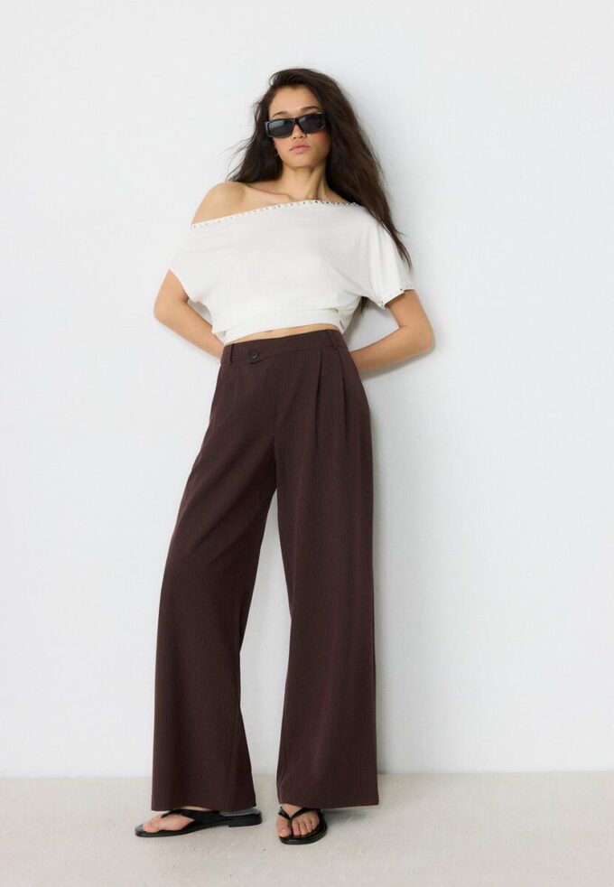 Lässige, gestreifte elegante Hose mit gekreuztem Bund Lässige, gestreifte elegante Hose mit gekreuztem Bund