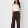 Lässige, gestreifte elegante Hose mit gekreuztem Bund Lässige, gestreifte elegante Hose mit gekreuztem Bund