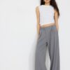 Lässige, gestreifte elegante Hose mit gekreuztem Bund Lässige, gestreifte elegante Hose mit gekreuztem Bund