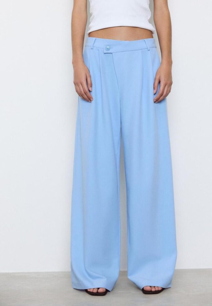 Lässige, gestreifte elegante Hose mit gekreuztem Bund Lässige, gestreifte elegante Hose mit gekreuztem Bund