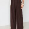 Lässige, gestreifte elegante Hose mit gekreuztem Bund Lässige, gestreifte elegante Hose mit gekreuztem Bund