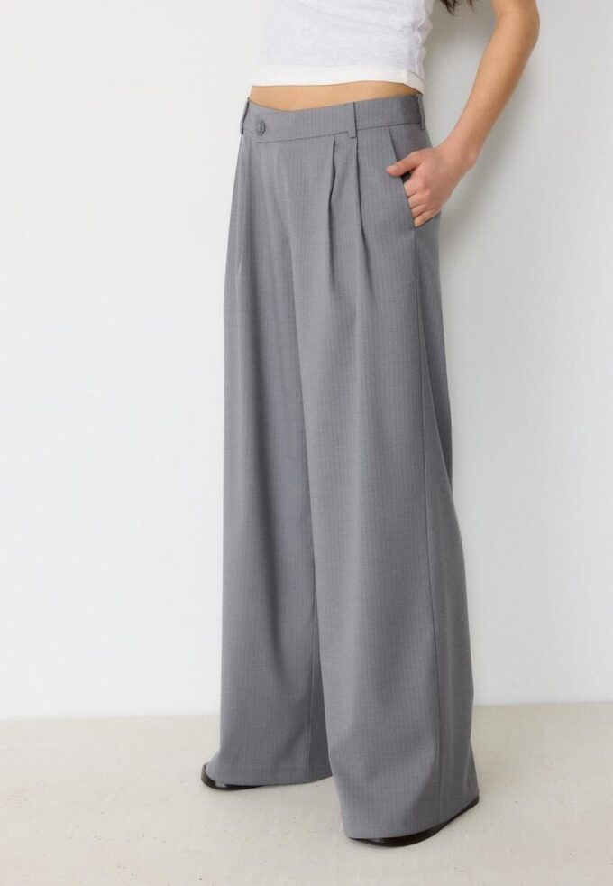 Lässige, gestreifte elegante Hose mit gekreuztem Bund Lässige, gestreifte elegante Hose mit gekreuztem Bund
