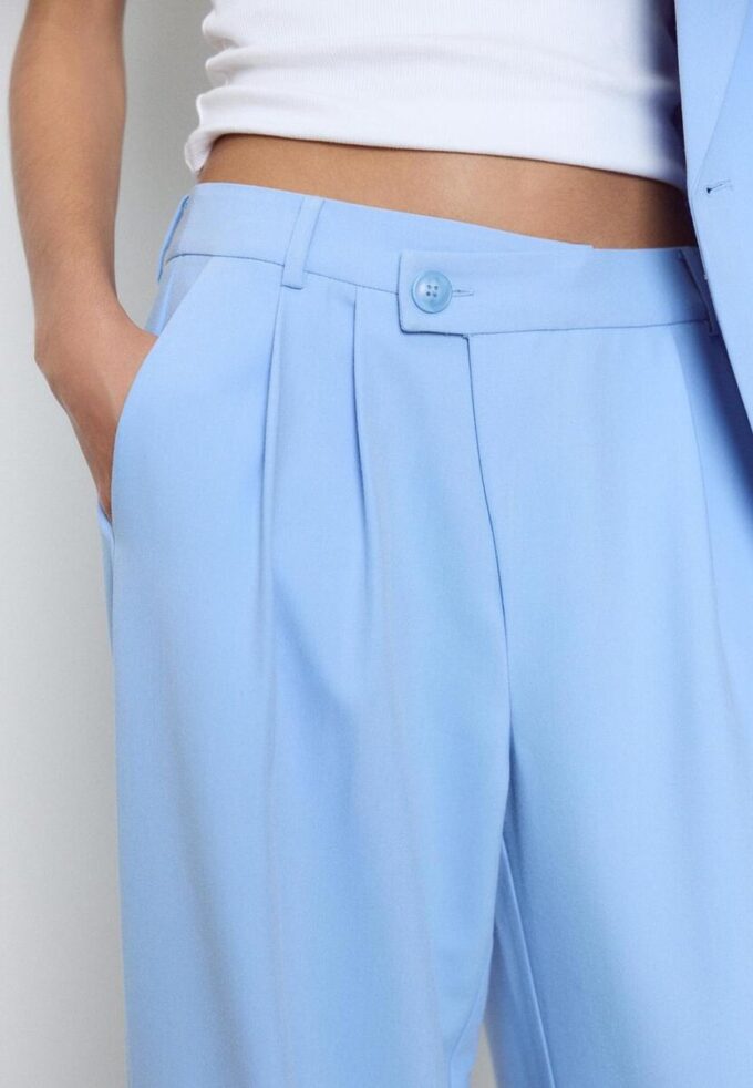 Lässige, gestreifte elegante Hose mit gekreuztem Bund Lässige, gestreifte elegante Hose mit gekreuztem Bund