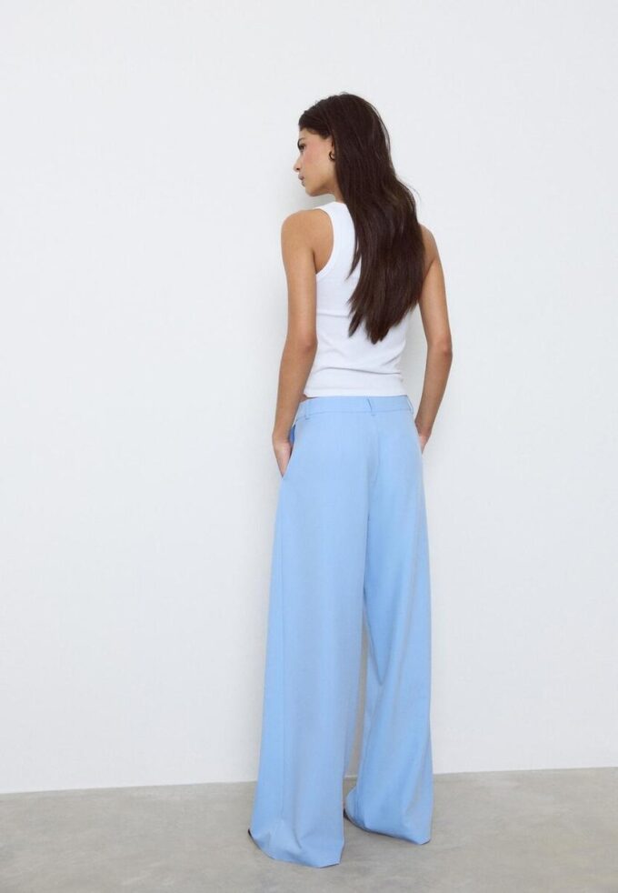 Lässige, gestreifte elegante Hose mit gekreuztem Bund Lässige, gestreifte elegante Hose mit gekreuztem Bund