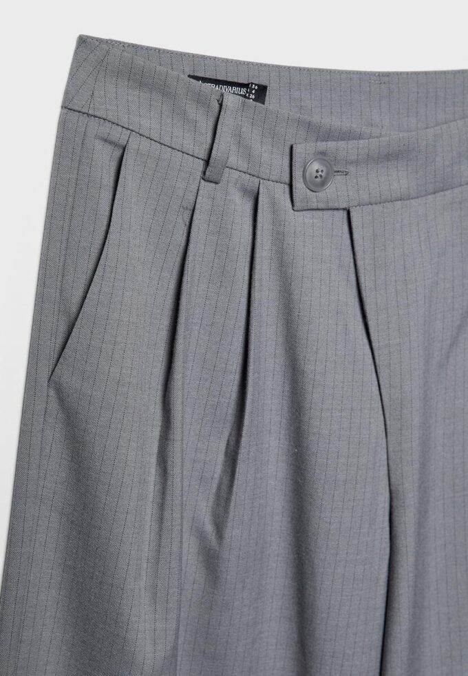 Lässige, gestreifte elegante Hose mit gekreuztem Bund Lässige, gestreifte elegante Hose mit gekreuztem Bund