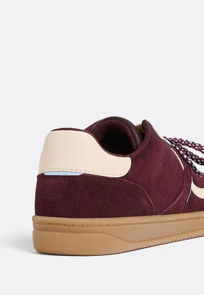 Lässige Sneaker mit doppelter Schnürung Lässige Sneaker mit doppelter Schnürung
