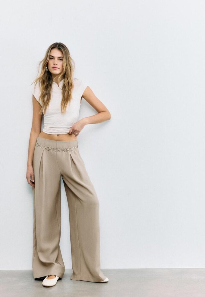 Lyocell-Hose mit Abnähern und Kette Lyocell-Hose mit Abnähern und Kette