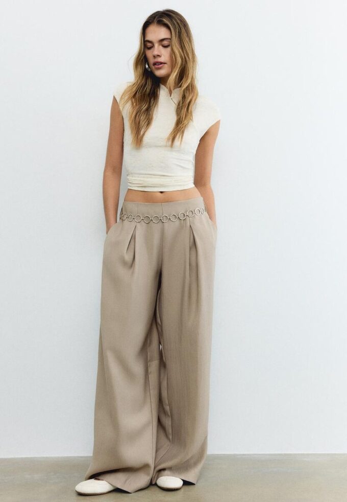 Lyocell-Hose mit Abnähern und Kette Lyocell-Hose mit Abnähern und Kette