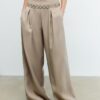 Lyocell-Hose mit Abnähern und Kette Lyocell-Hose mit Abnähern und Kette