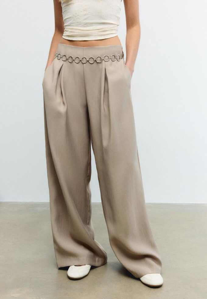 Lyocell-Hose mit Abnähern und Kette Lyocell-Hose mit Abnähern und Kette