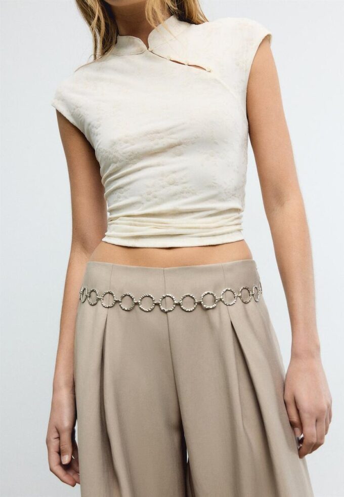 Lyocell-Hose mit Abnähern und Kette Lyocell-Hose mit Abnähern und Kette