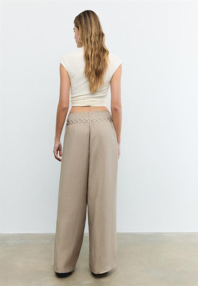 Lyocell-Hose mit Abnähern und Kette Lyocell-Hose mit Abnähern und Kette