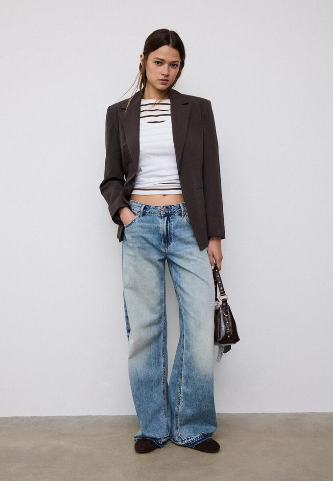 Maßgeschneiderter Blazer mit Knopfleiste Maßgeschneiderter Blazer mit Knopfleiste