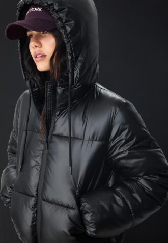 Metallic-Daunenjacke mit Kapuze