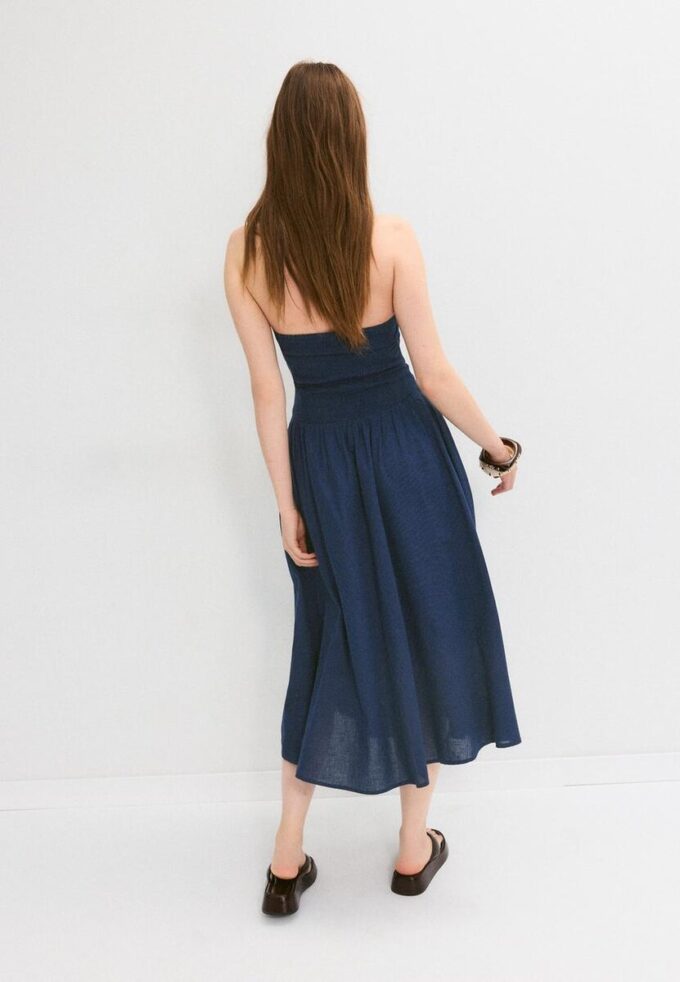 Midi-Halterkleid mit Perlenverzierung Midi-Halterkleid mit Perlenverzierung