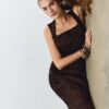 Midi-Kleid aus Tüll mit quadratischem Ausschnitt Midi-Kleid aus Tüll mit quadratischem Ausschnitt