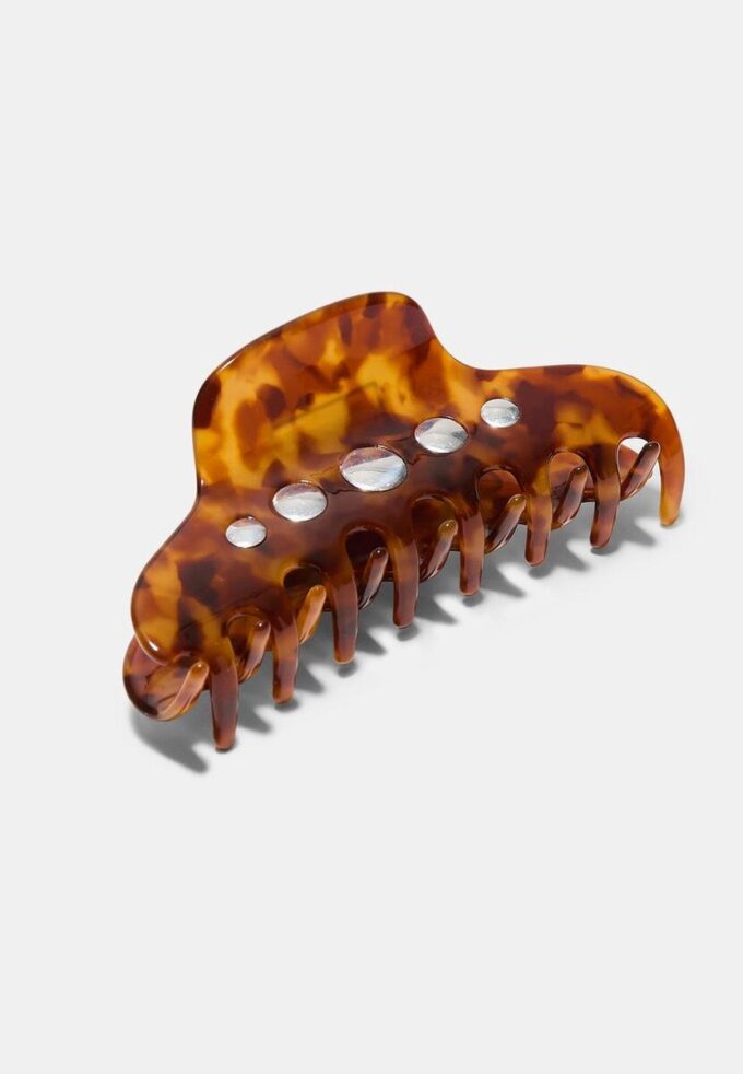 Nietenbesetzter Pelzclip