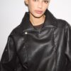 Oversize-Kunstlederjacke mit Revers Oversize-Kunstlederjacke mit Revers