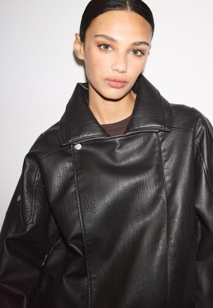 Oversize-Kunstlederjacke mit Revers Oversize-Kunstlederjacke mit Revers