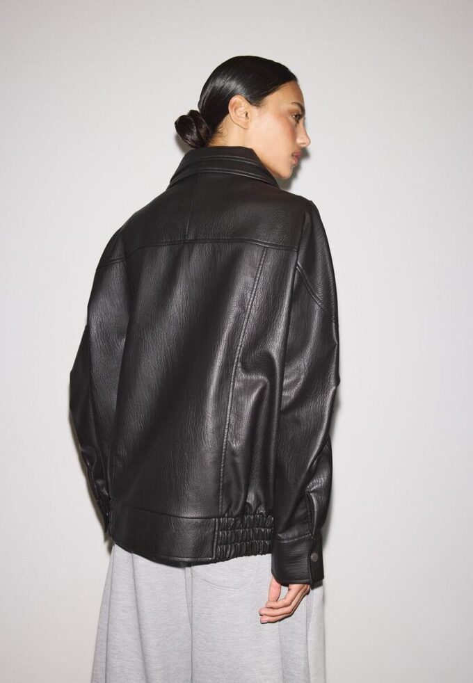 Oversize-Kunstlederjacke mit Revers Oversize-Kunstlederjacke mit Revers