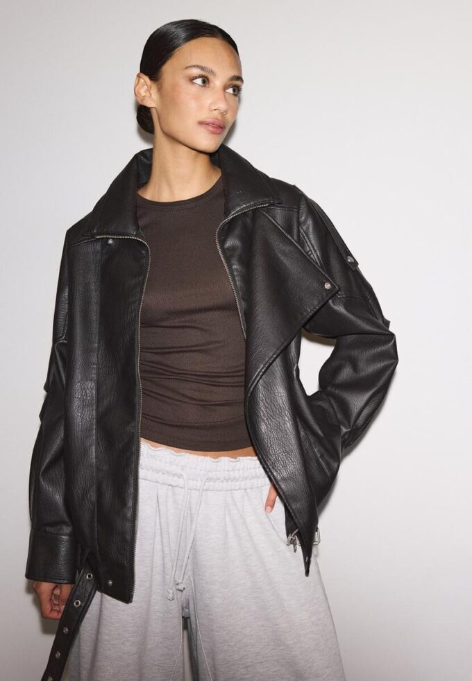 Oversize-Kunstlederjacke mit Revers Oversize-Kunstlederjacke mit Revers