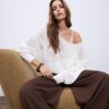 Pullover aus Mesh-Strick mit U-Boot-Ausschnitt Pullover aus Mesh-Strick mit U-Boot-Ausschnitt