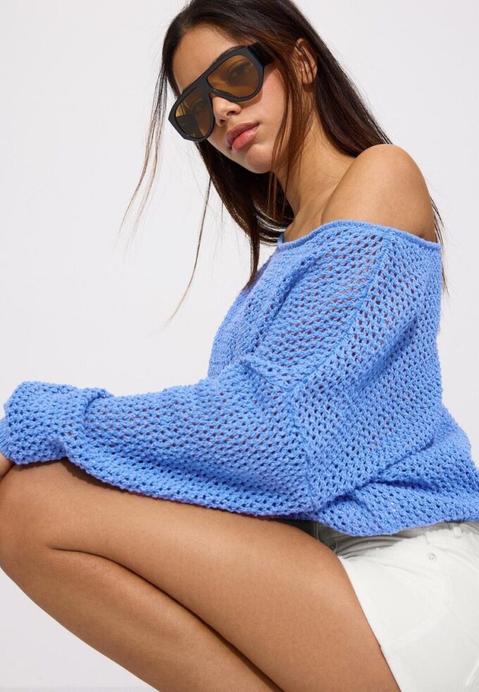 Pullover aus Mesh-Strick mit U-Boot-Ausschnitt Pullover aus Mesh-Strick mit U-Boot-Ausschnitt