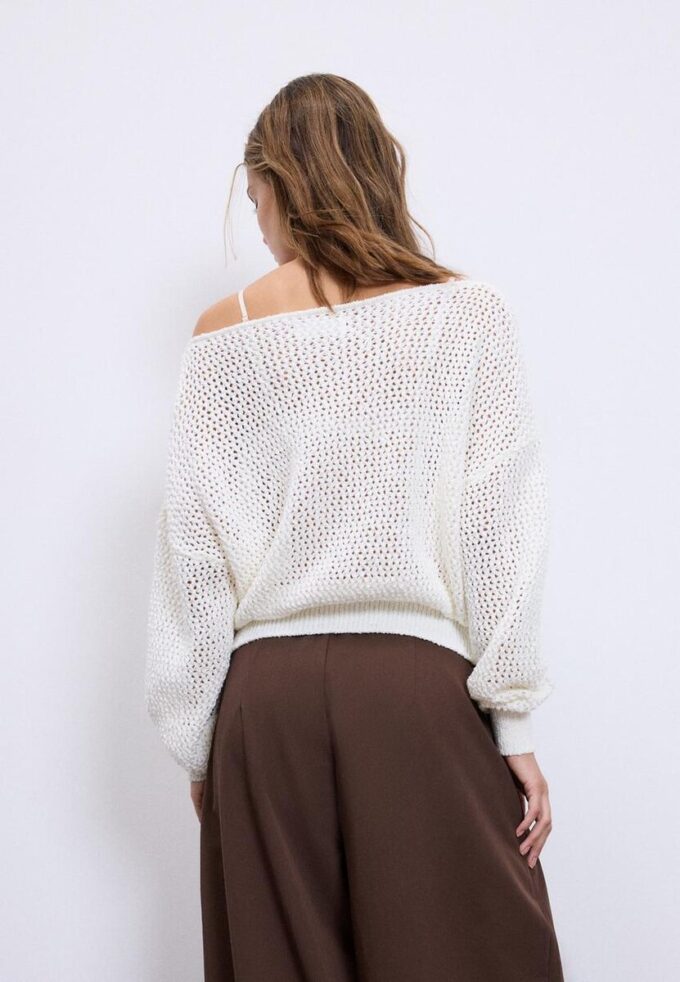 Pullover aus Mesh-Strick mit U-Boot-Ausschnitt Pullover aus Mesh-Strick mit U-Boot-Ausschnitt
