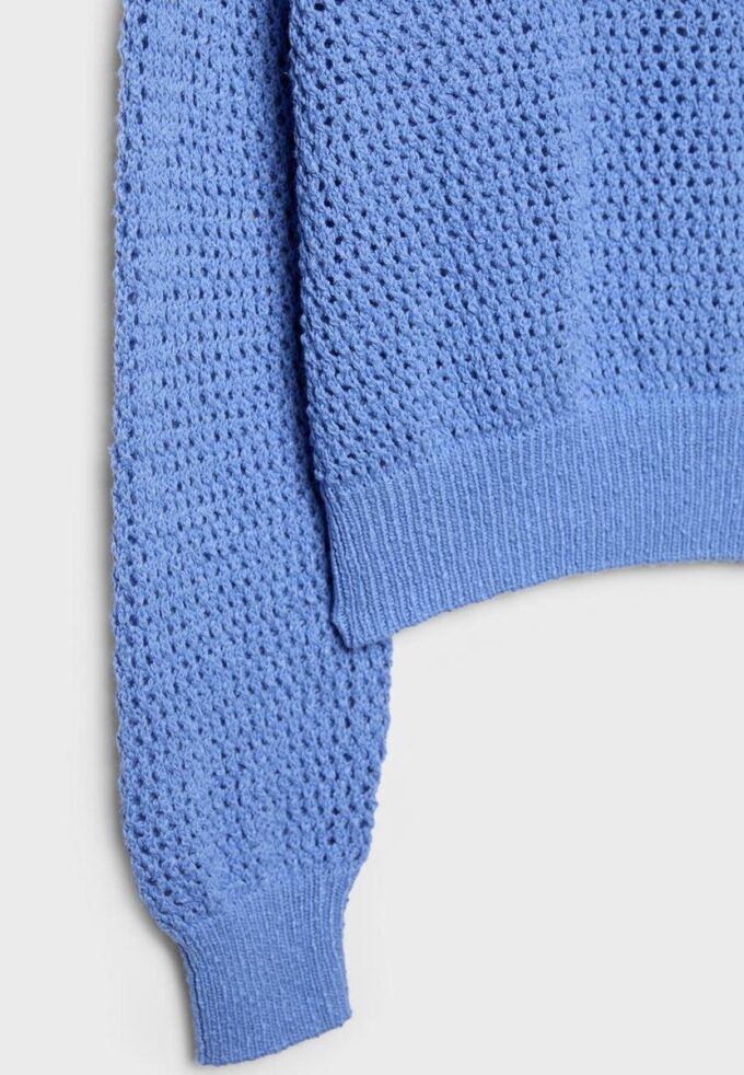 Pullover aus Mesh-Strick mit U-Boot-Ausschnitt Pullover aus Mesh-Strick mit U-Boot-Ausschnitt